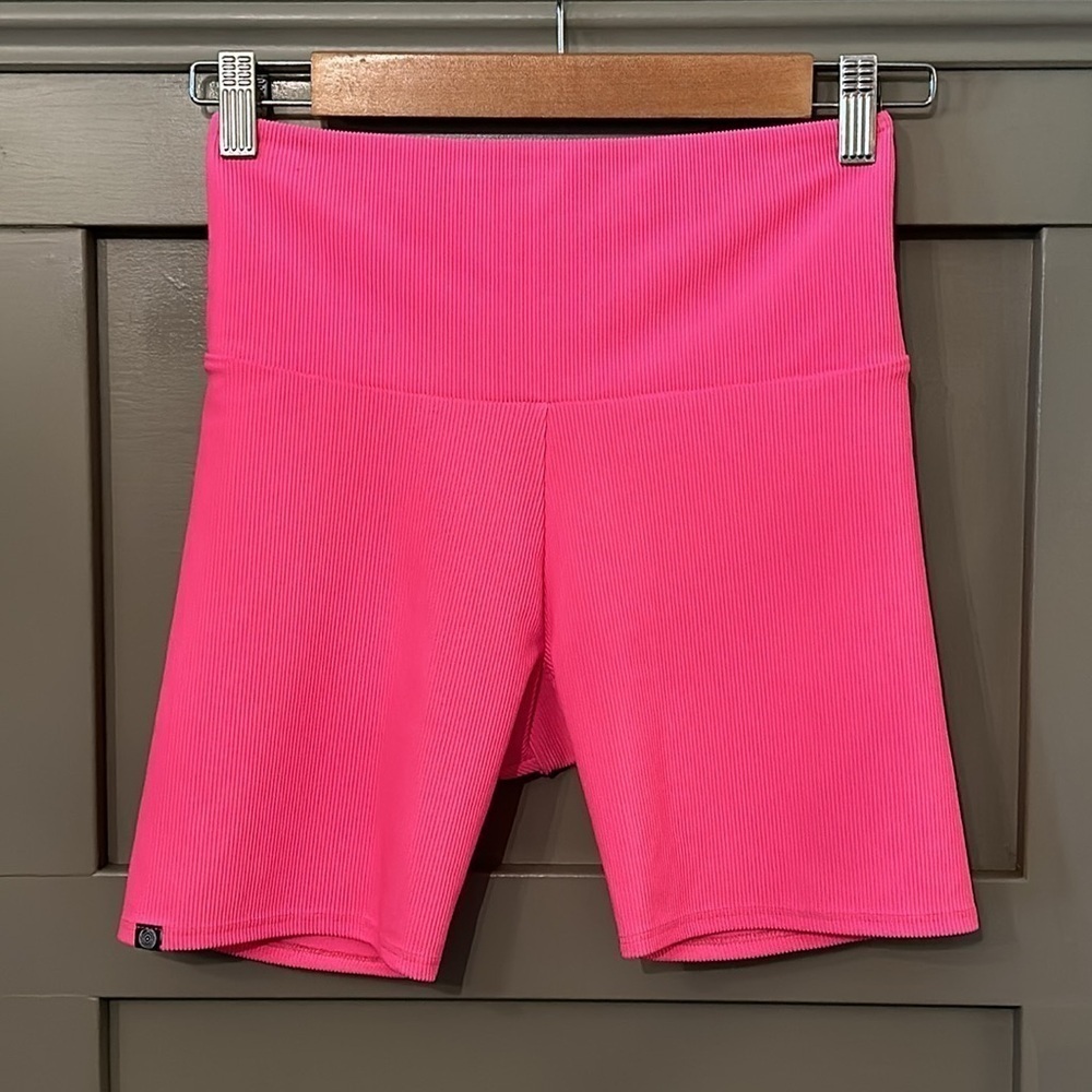 Onzie High Rise Ribbed Biker Shorts 6" Inseam Hot Pink Yoga Workout Size Medium